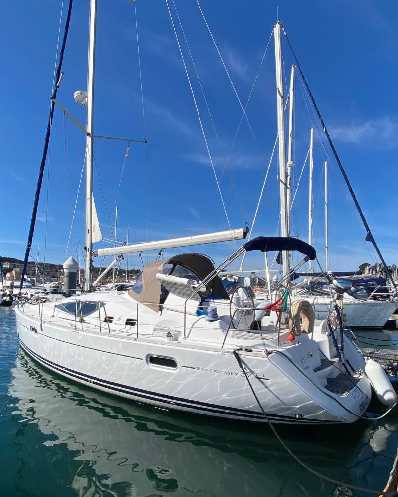 Jeanneau Sun Odyssey 39DS Docked